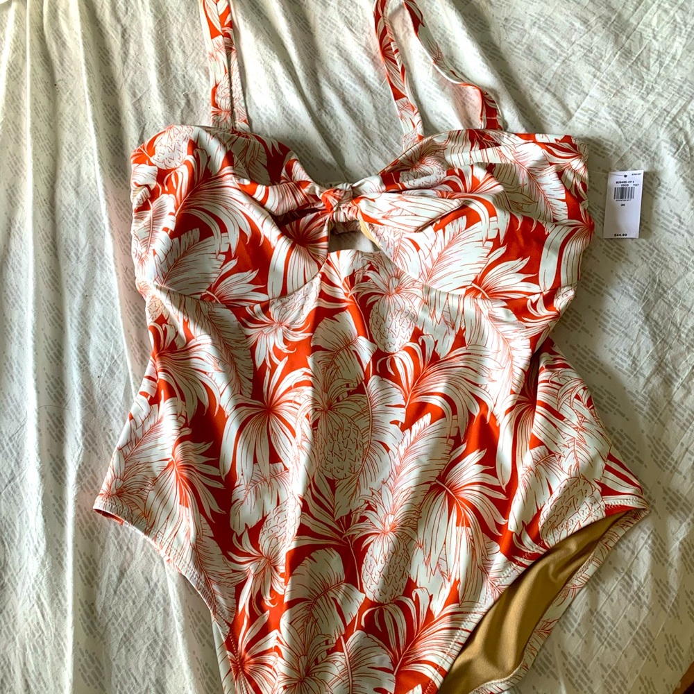 Old Navy Swimsuit NWT Super Cute!!